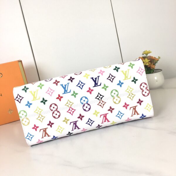 LV x TM On The Go MM  White  SIZE:35 x 27 x 14 cm