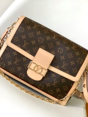 LV  Dauphine Soft GM  SIZE:28 x 20 x 11 cm