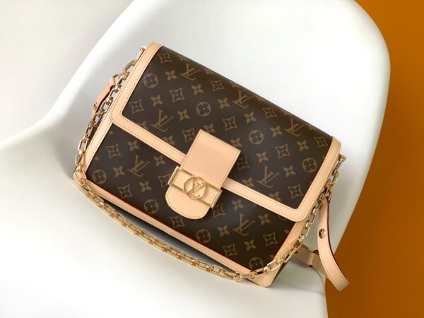 LV  Dauphine Soft GM  SIZE:28 x 20 x 11 cm