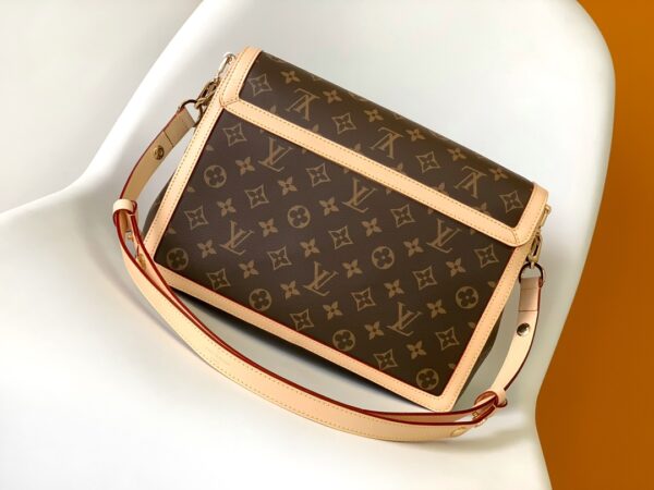 LV  Dauphine Soft GM  SIZE:28 x 20 x 11 cm