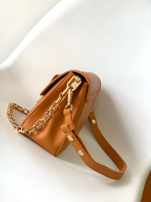 LV  Dauphine Soft MM  Orange SIZE:24 x 17 x 9 cm