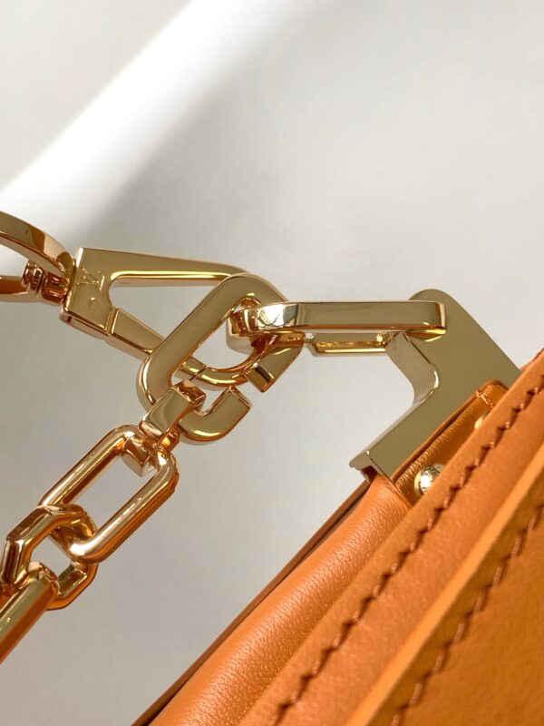 LV  Dauphine Soft MM  Orange SIZE:24 x 17 x 9 cm