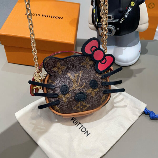 LV X Hello Kitty    SIZE:10×8×4 cm