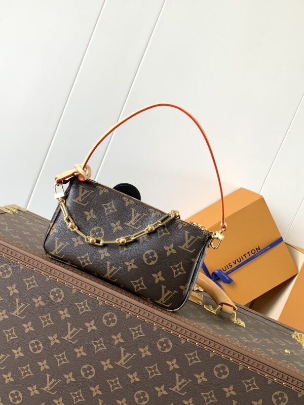 LV x TM Pochette Accessoires   SIZE:22 x 13 x 4 cm