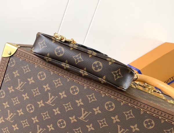 LV x TM Pochette Accessoires   SIZE:22 x 13 x 4 cm